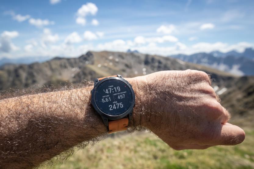 Garmin Instinct Crossover Solar - the Best of Both Worlds