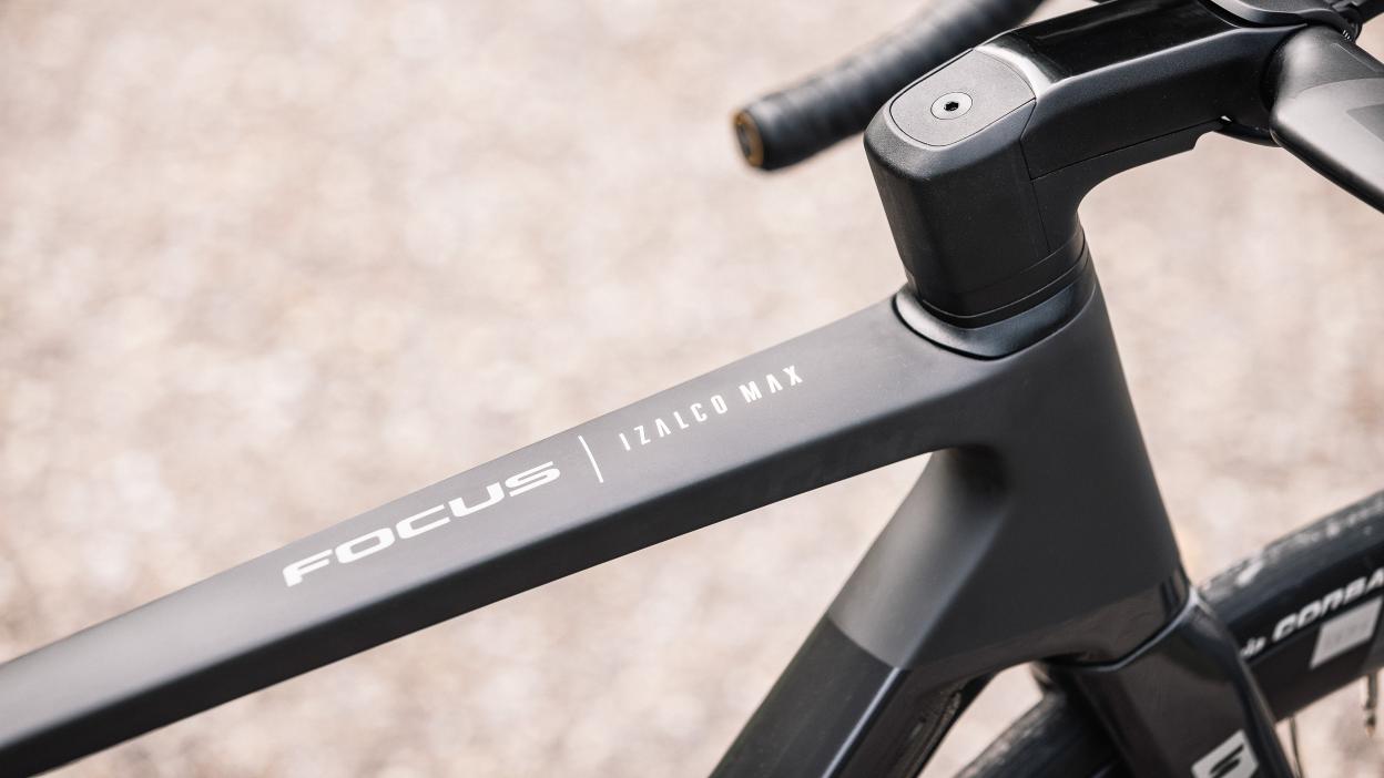 Sure, the text provided is a product name, so it will remain unchanged:

"Focus Izalco Max 2024