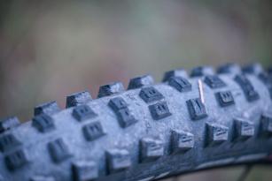 Even after nearly 900 km, there is still enough tread at the front for high traction. A large part of the kilometers ...