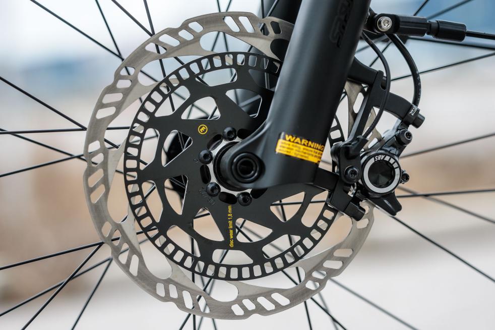 Magura brake discs with Bosch ABS wheel speed sensors & sensor discs: The ABS sensors measure the wheel rotation speed on the sensor disc and thus detect critical slip or locking.